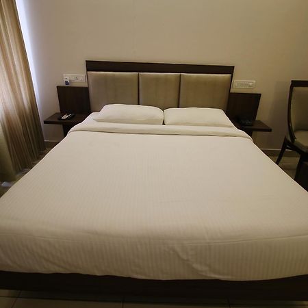 Vels Hotel Pondicherry Exterior foto