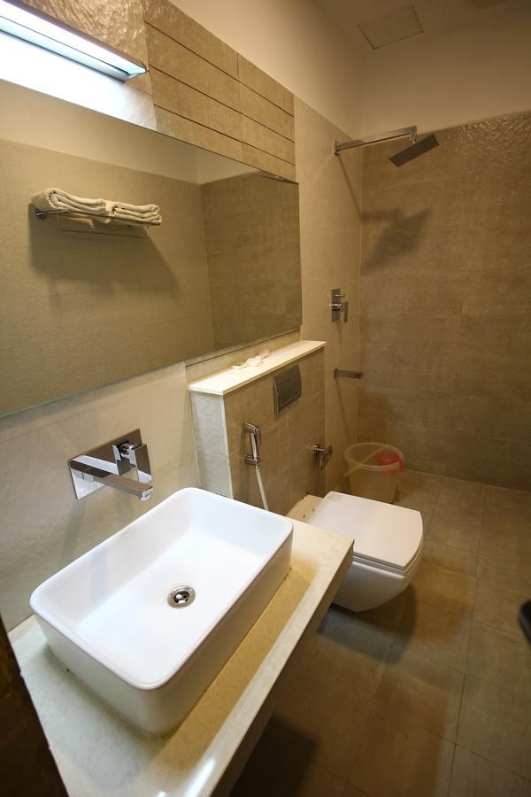 Vels Hotel Pondicherry Exterior foto